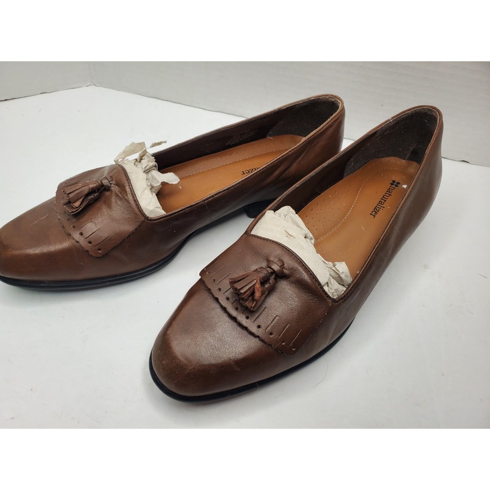 Naturalizer Cuddly Tootsie Roll Brown Leather Tassels Womens Size 8N Loafer Shoe - Picture 2 of 16